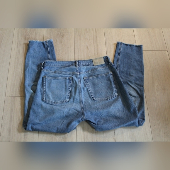 C - Everlane Cheeky Curvy Blue Jeans - Picture 6 of 9